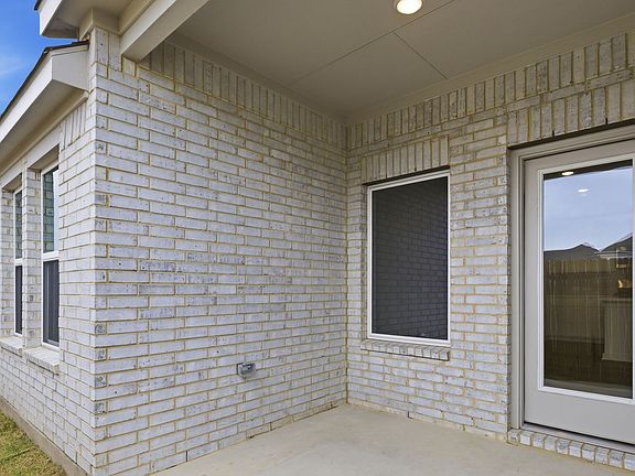 3rd image of 215 Bellie Ln
