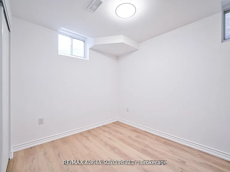 1229 McCron Cres — Photo 7