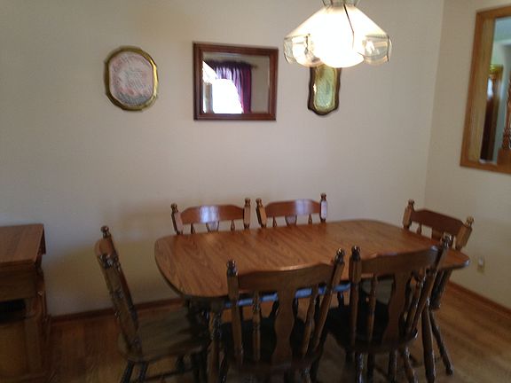 Dining room is 11'6"x12'6"