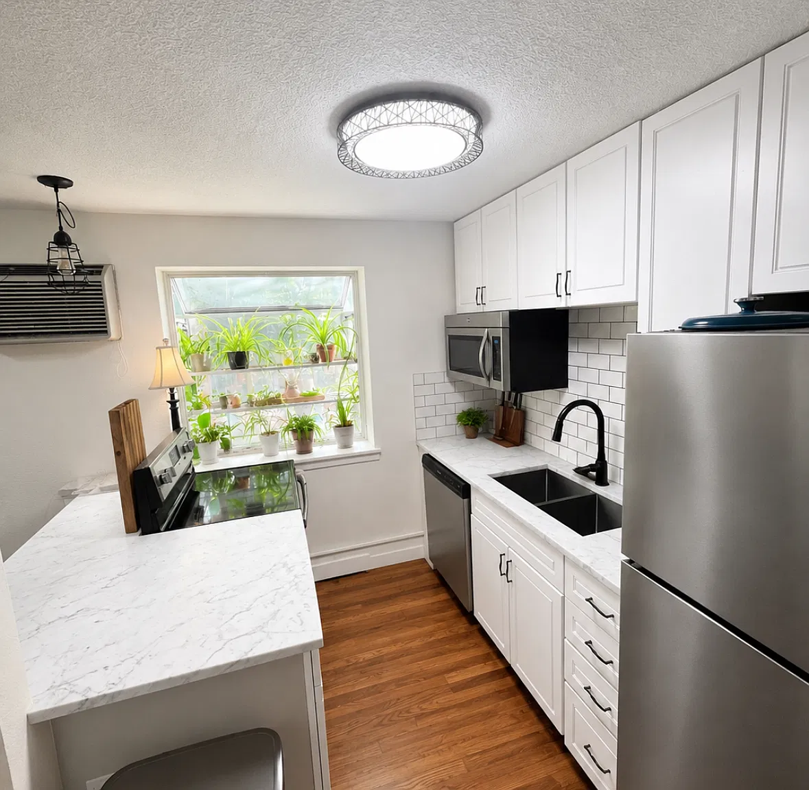 2 bed, 1.5 bath, 794 sqft, $1,995 — Photo 1
