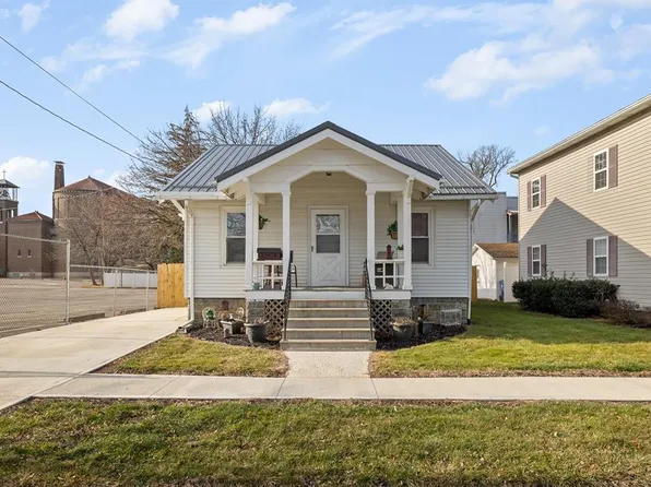 30 Sharon St, Shelby, OH 44875