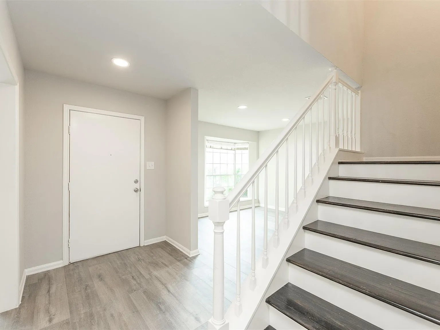 4 bed, 2.5 bath, 2795 sqft, $2,350 — Photo 3