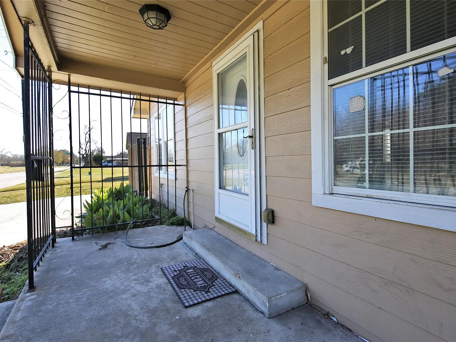 2 bed, 1.0 bath, 1100 sqft, $1,395 — Photo 2