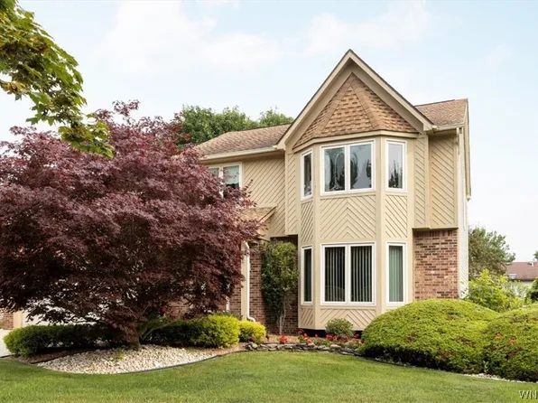 221 Rambling Rd, East Amherst, NY 14051