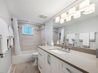 577 Beachwalk Cir #R-104, Naples, FL 34108