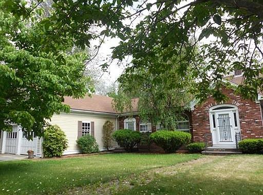 3rd image of 189 Lakeshore Dr