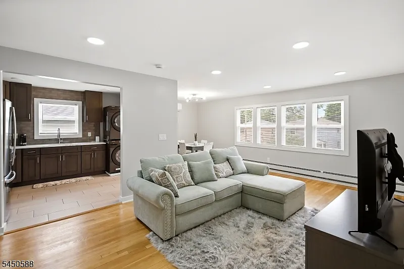 3 bed, 2.0 bath, $3,000 — Photo 3