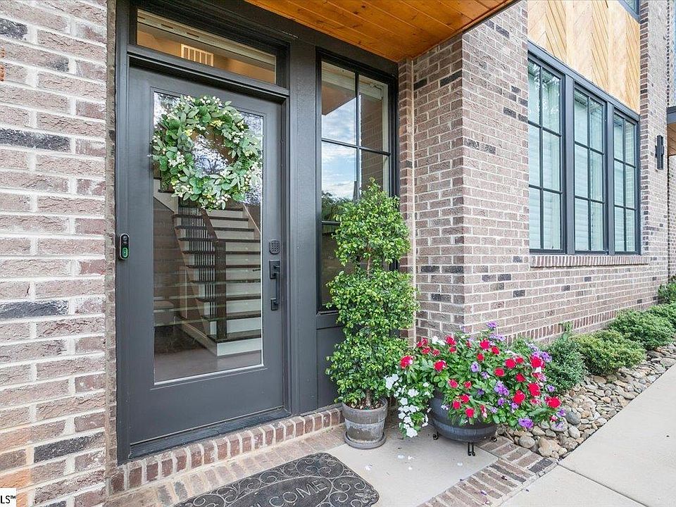 1st image of 16 Park Edge Ct