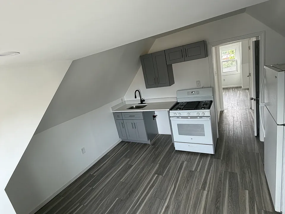 214 Morewood Ave #3