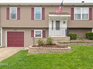 1530 Brighton Cir, Aurora, IL 60506