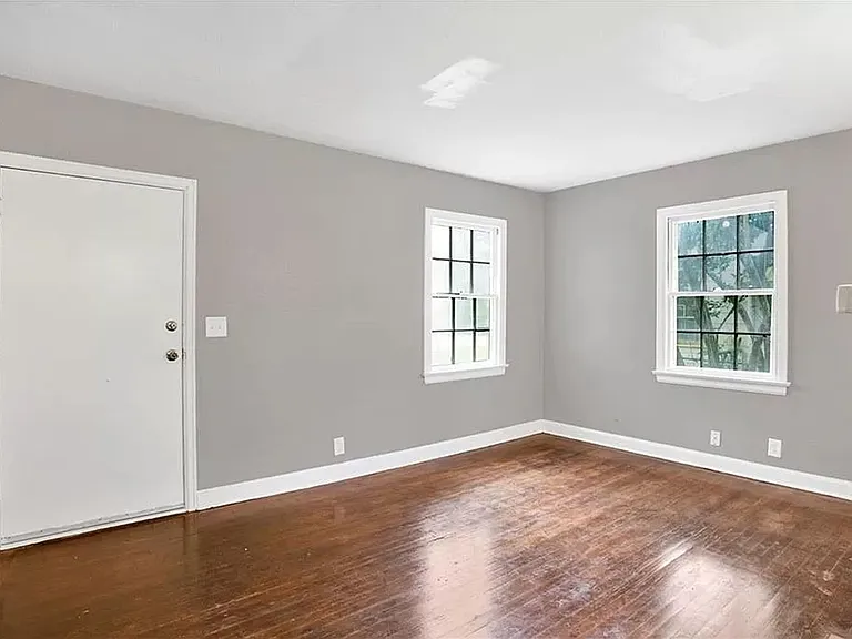 2103 E Victory Dr — Photo 5