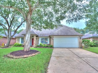 4914 Meadowglen Dr, Pearland, TX 77584