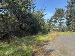 66 Redcrest Ct, Whitethorn, CA 95589