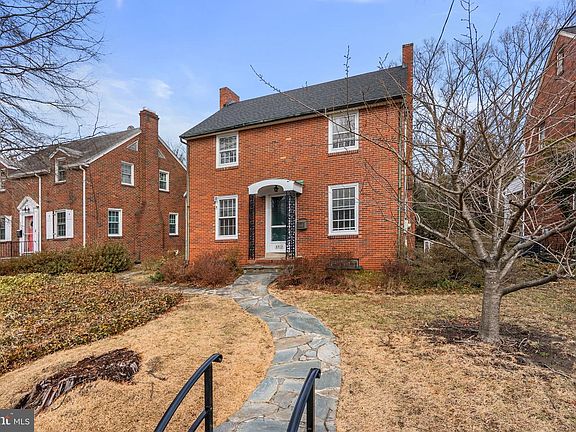 3rd image of 6413 Adelphi Rd