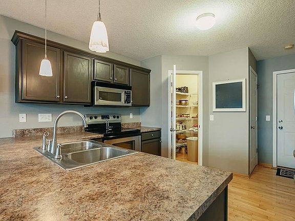 4th image of 720 SE Carefree Ln