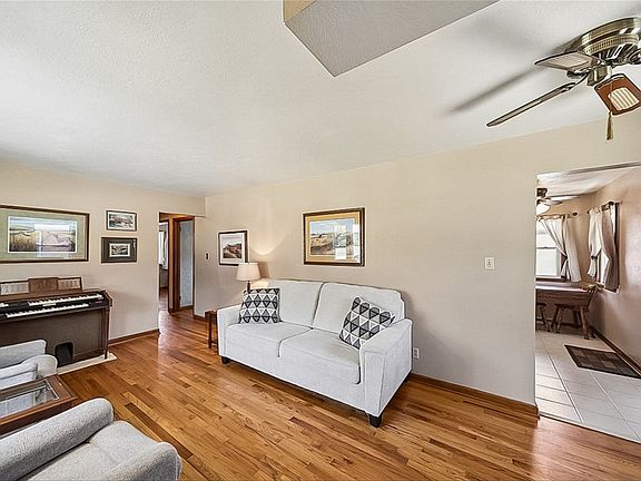 4th image of 1812 Pearl Dr