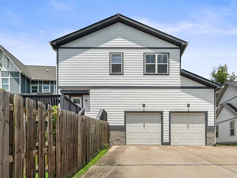 2038 Straightway Ave — Photo 16