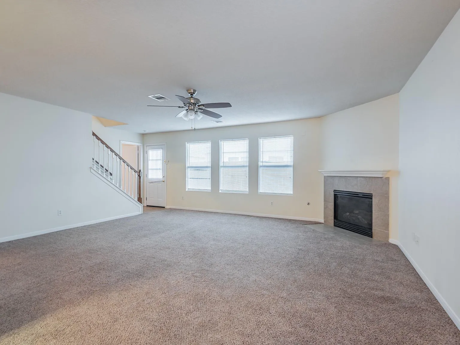 5 bed, 2.5 bath, 2700 sqft, $1,950 — Photo 4