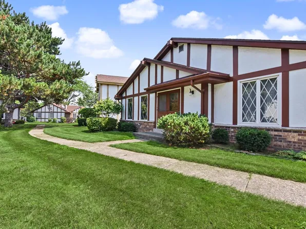 5297 Somerset LANE S S, Greenfield, WI 53221