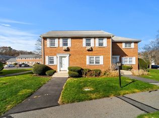 102 Emerson Gdns #102, Lexington, MA 02420