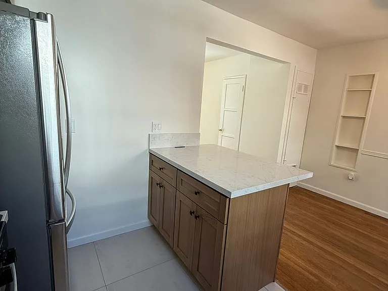 4131 W Toluca Lake Ave — Photo 7