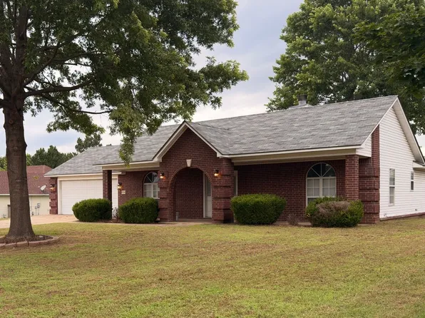 1206 Opal Cir, Van Buren, AR 72956