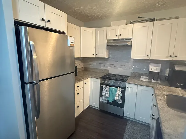 475 Meadowview Dr — Photo 4