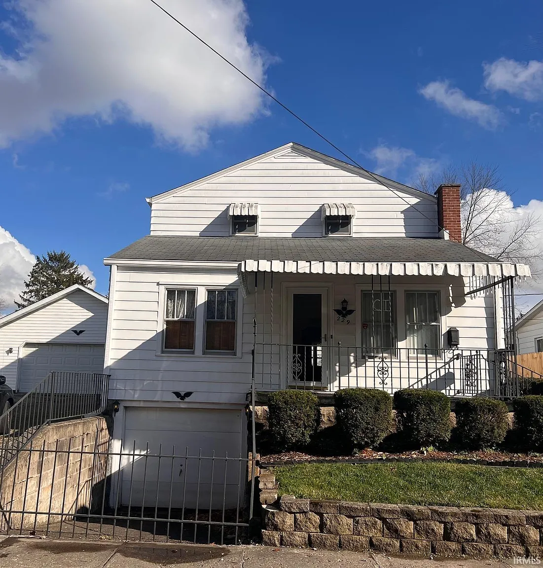 229 S Madison St photo 1