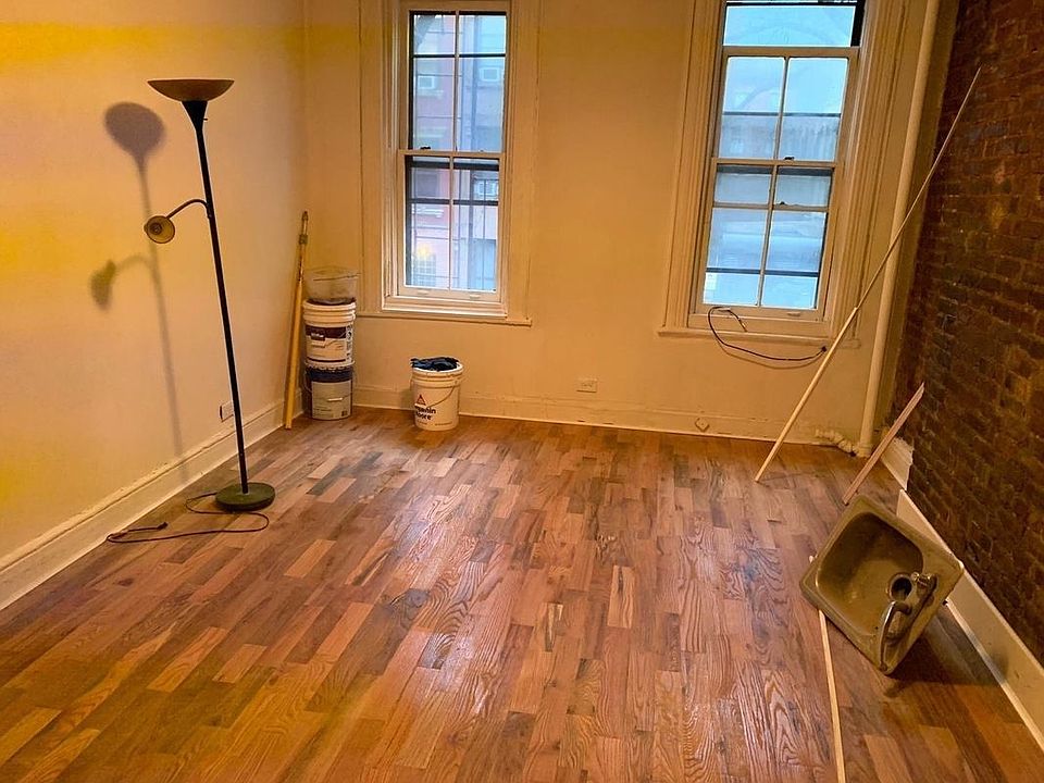 2nd image of 427 W 45th St #4FE