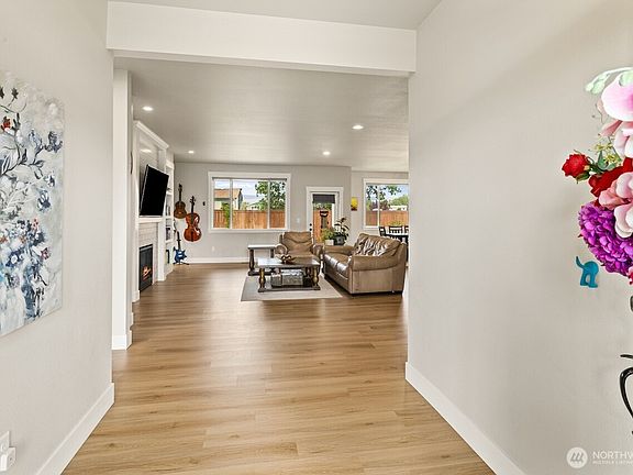 3rd image of 1107 E Sanders Road