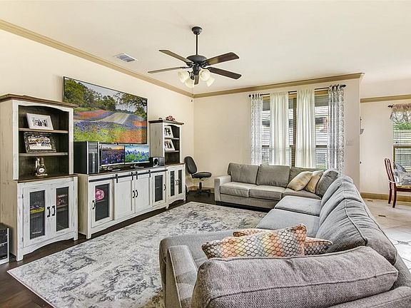 5th image of 3001 Guadalupe Dr