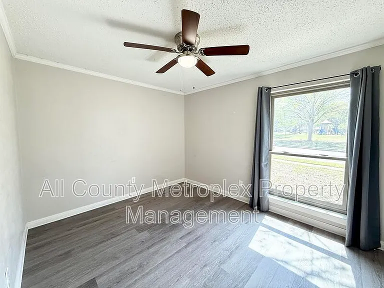 2107 Rockwood Dr — Photo 7