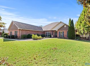 100 Featherstone Ln SE, Owens Cross Roads, AL 35763