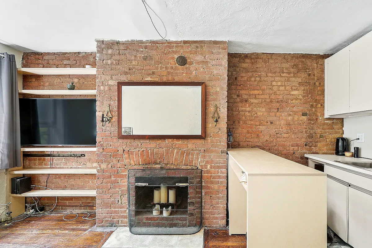 729 Greenwich Street — Photo 3