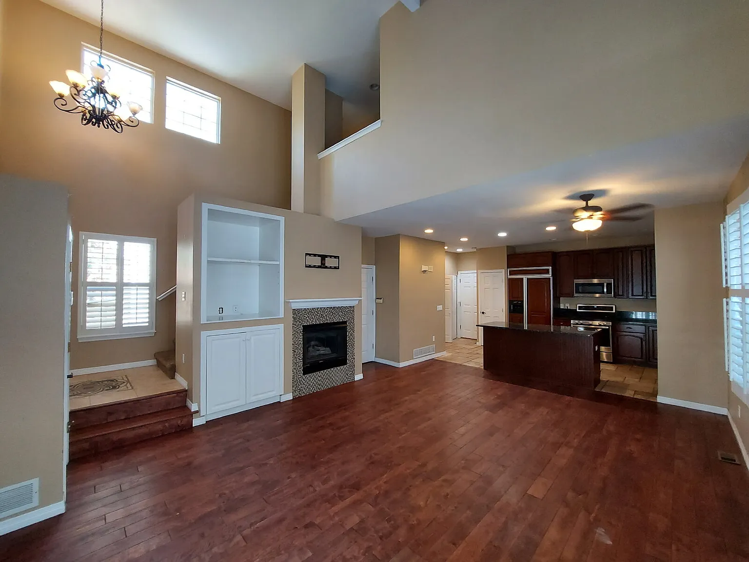 4 bed, 3.5 bath, 2281 sqft, $4,000 — Photo 2