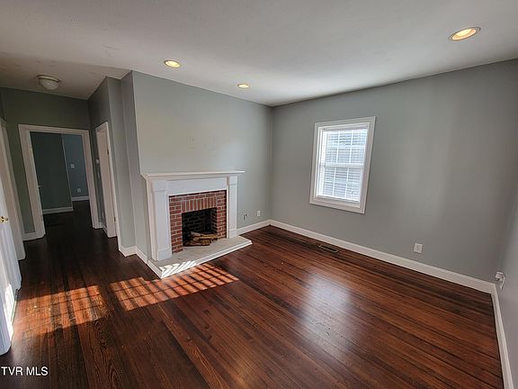 2nd image of 310 Lamont St