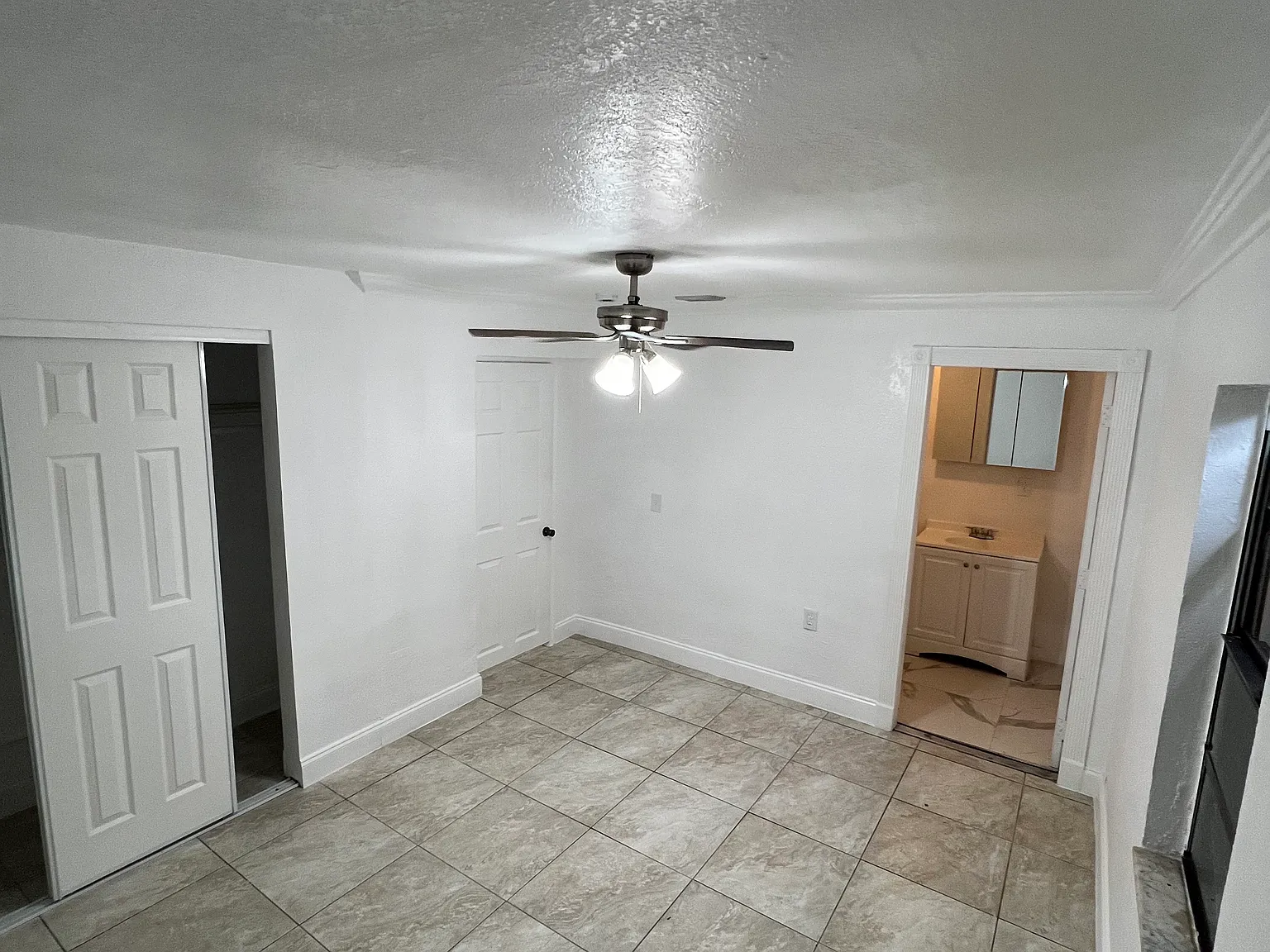 5 bed, 1060 sqft, $3,400 — Photo 4