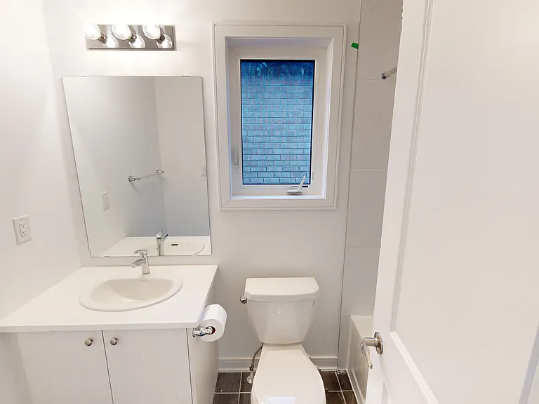 126 Blue Forest Cres — Photo 19