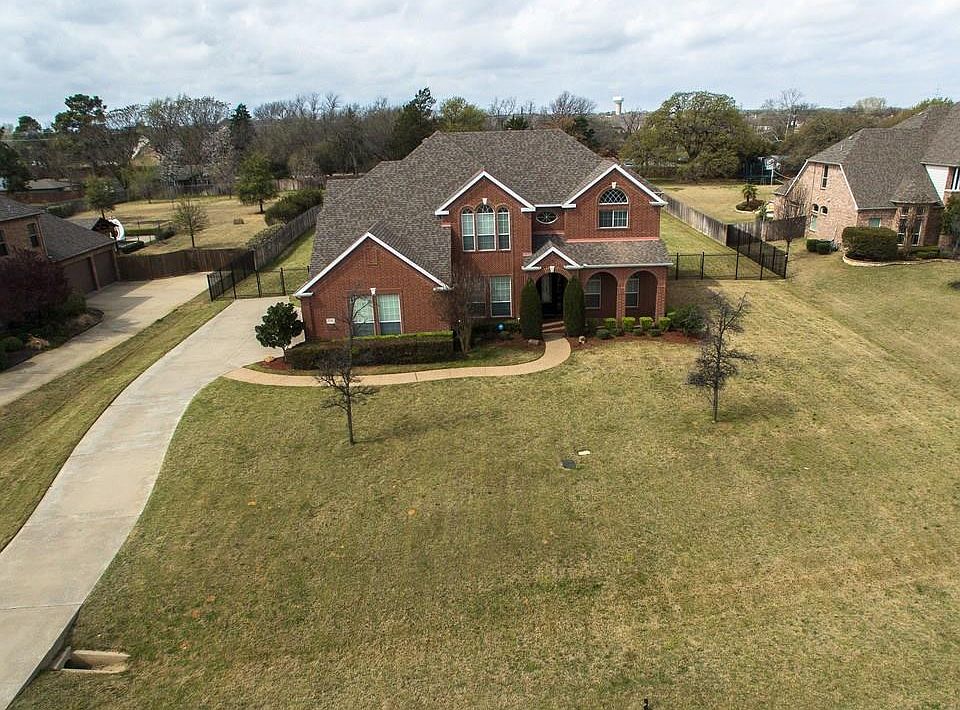 1st image of 2100 Woodbine Cir