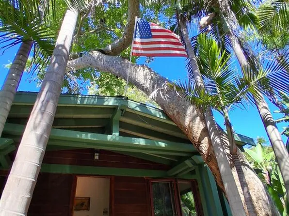 454 E Rustic Rd, Santa Monica, CA 90402