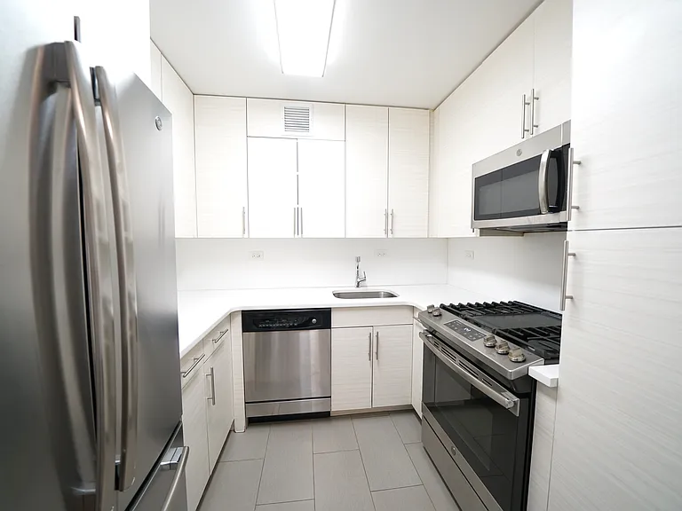 160 E 84th St #3B — Photo 3