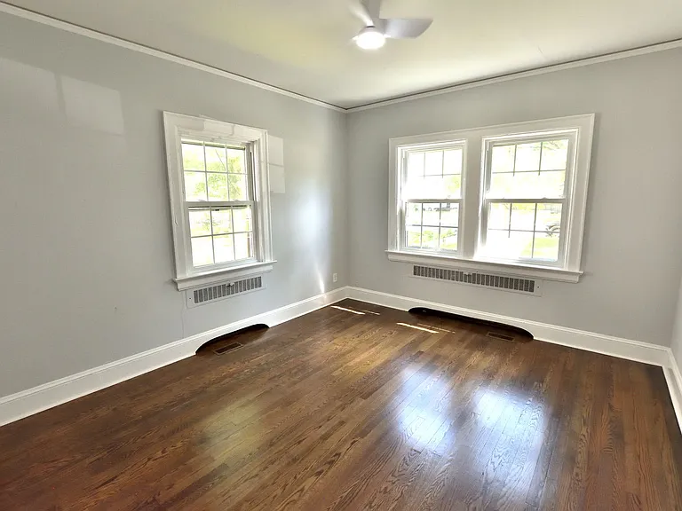945 Sycamore St — Photo 10