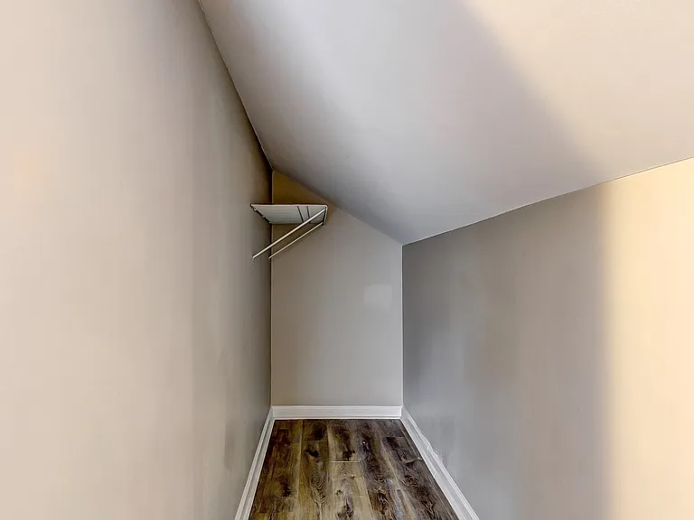 Bedroom 7- Lower