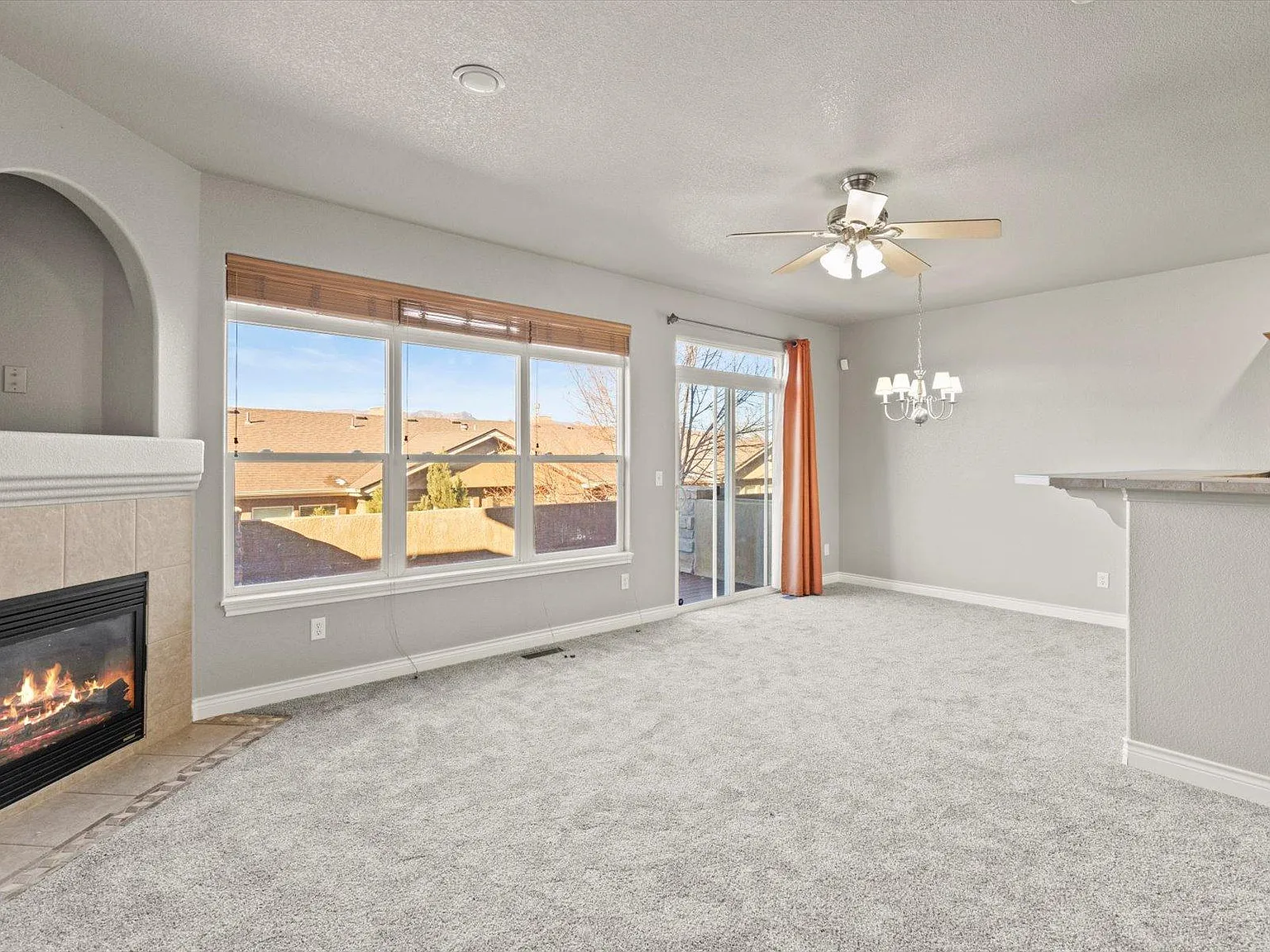 3 bed, 2290 sqft, $2,375 — Photo 2
