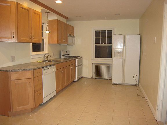 RENOVATED EAT IN KITCHEN