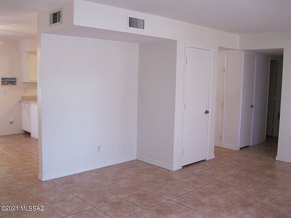5th image of 1601 S San Carla