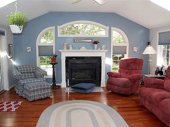 5th image of 8090 Centre Ln