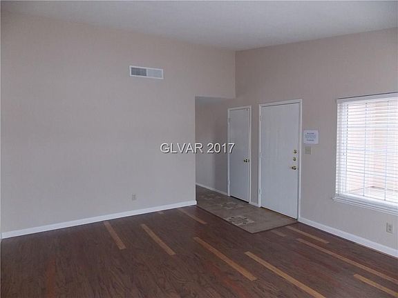 3rd image of 2532 Lakeside Dr