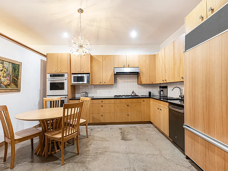 3020 E Grand Blvd — Photo 9