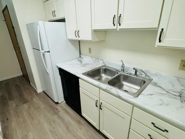 125 E Zeller St, North Liberty, IA